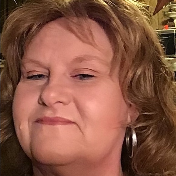 Meet your Posher, Debbie - Picture 1 of 1